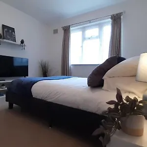 Free Parking Spacious Apartment